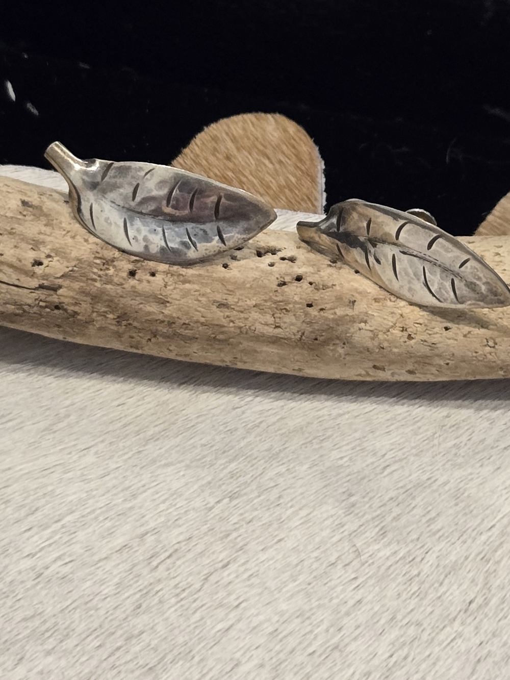 Vinage Artisan Sterling Silver Leaf Screwback Earrings